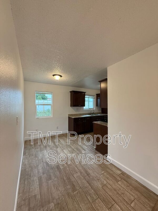 Building Photo - 803 W Harding Ave