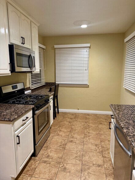 Building Photo - 1228 S Highland Ave