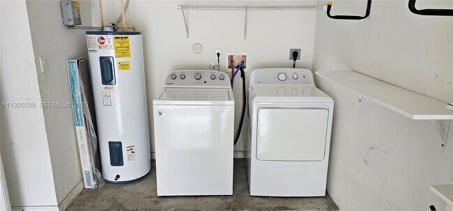 Building Photo - 1980 SE 11th St