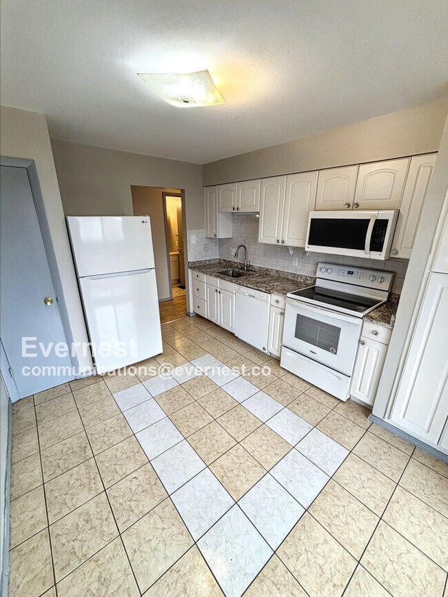 Building Photo - 10368 Forest Brook Ln