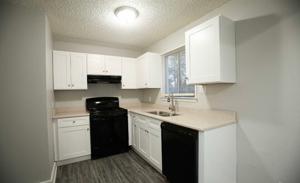 Building Photo - 715 Rose Ln