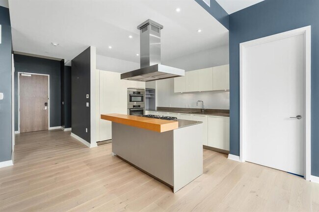 Building Photo - 210 Lavaca St