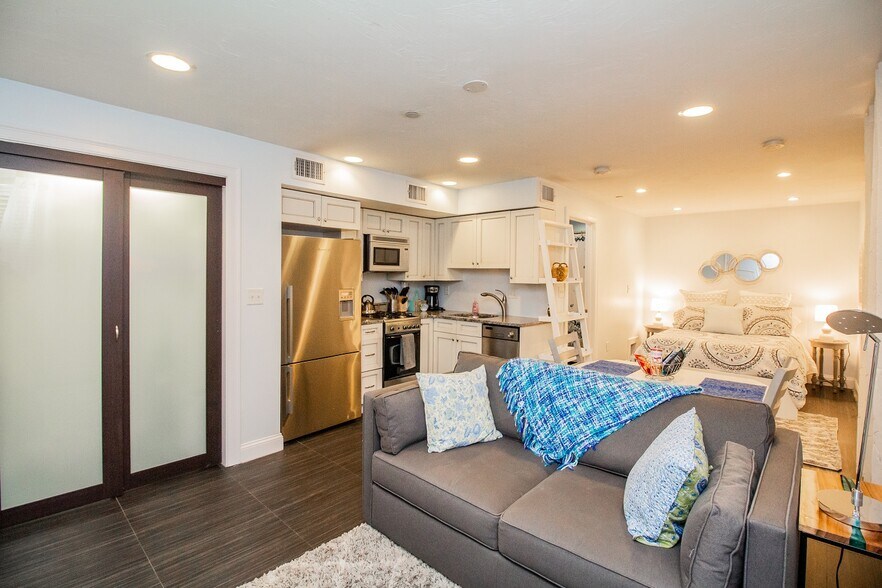 Building Photo - 49 Hancock St