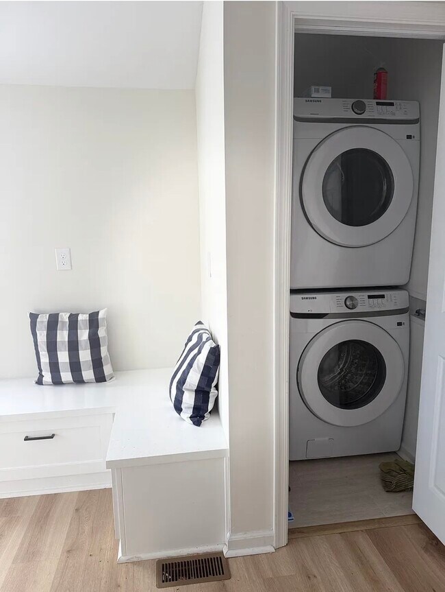 Building Photo - 2705 S Battlefield Blvd