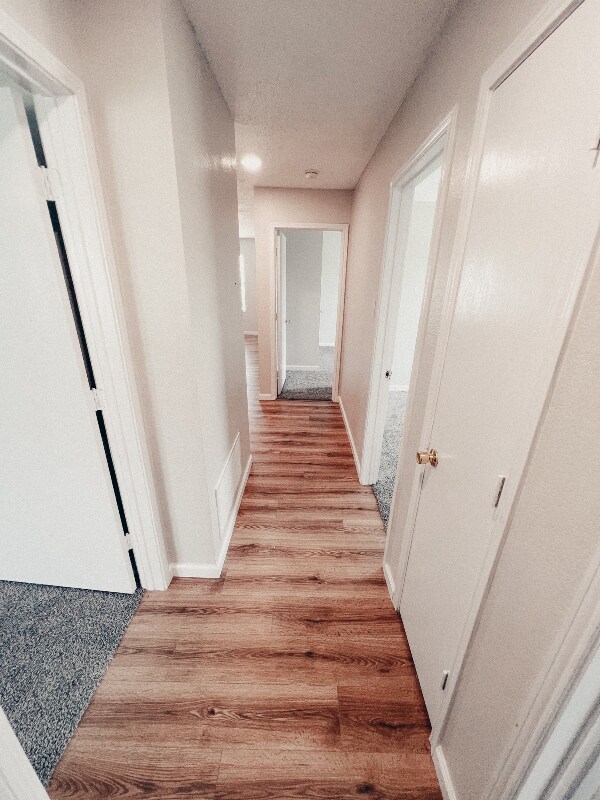 Building Photo - 243 Meadowcrest Dr