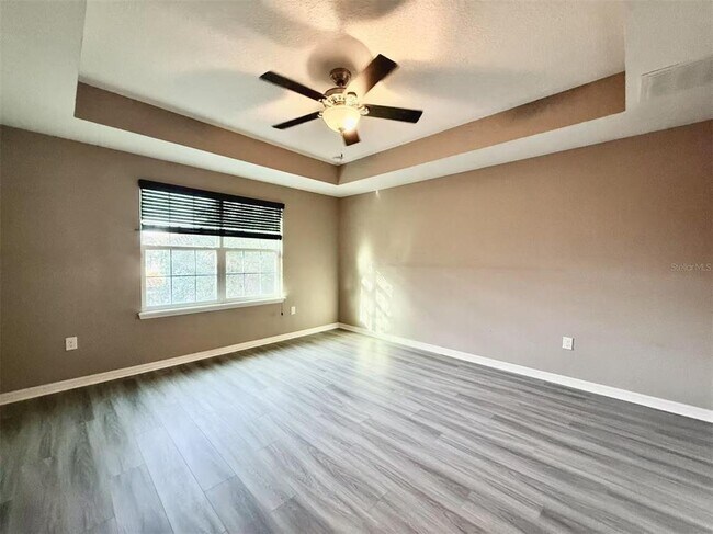 Building Photo - 11804 Silverlake Park Dr