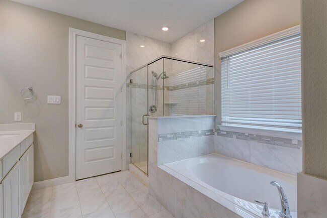 Building Photo - 2008 Glenwick Manor Ln