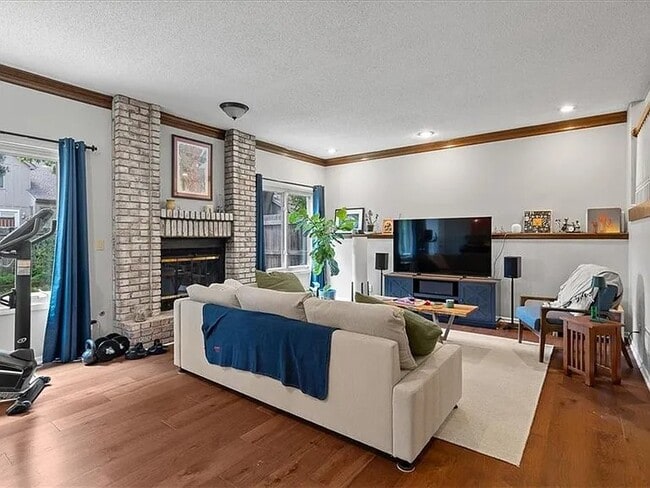 living room - 8323 W 120th Ter