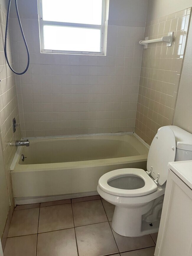 Building Photo - Adorable three bedroom two bath one car ga...