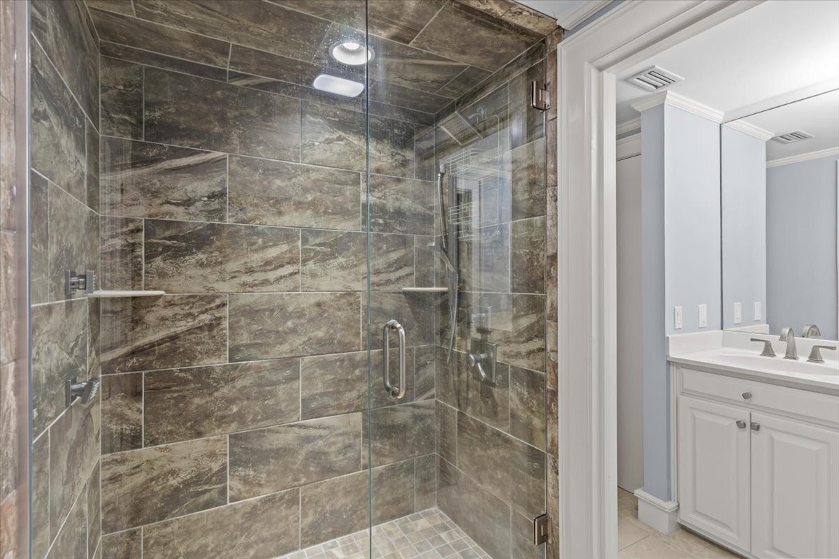 Building Photo - 200 Asphodel Dr