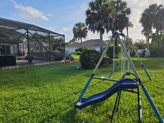 Building Photo - 12231 Areaca Dr