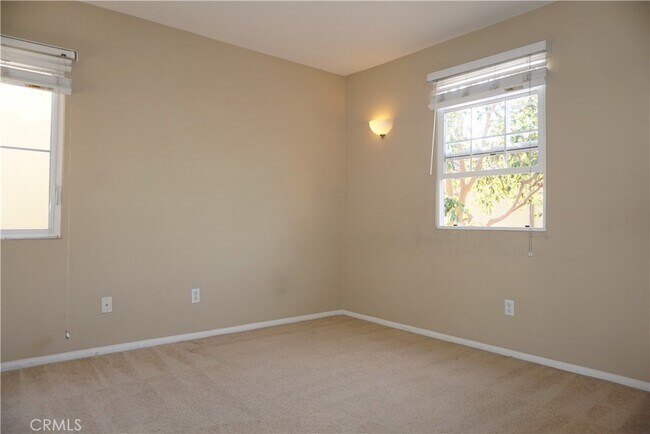 Building Photo - 72 Chantilly-