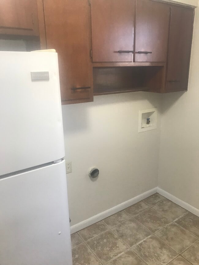 Building Photo - 6465 Park Manor Dr