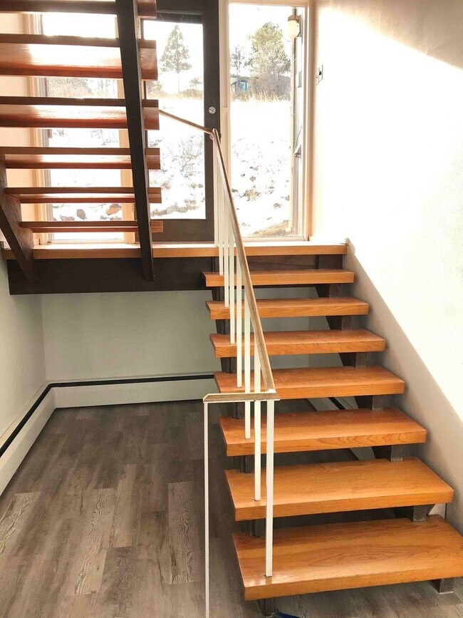 Building Photo - Beautiful SW Boulder MCM Home with Mountai...