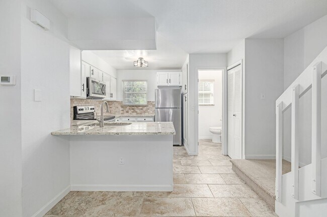 Building Photo - 8066 S Columbine Ct