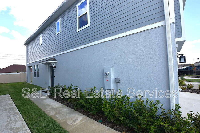 Building Photo - 349 Sol Vis Dr