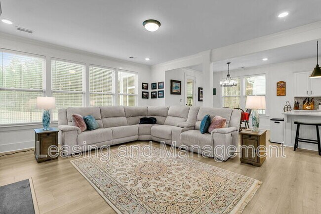 Building Photo - 245 Summer Tanager Dr