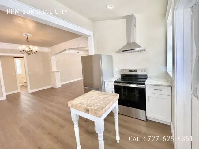 Building Photo - 7700 Boca Ciega Dr