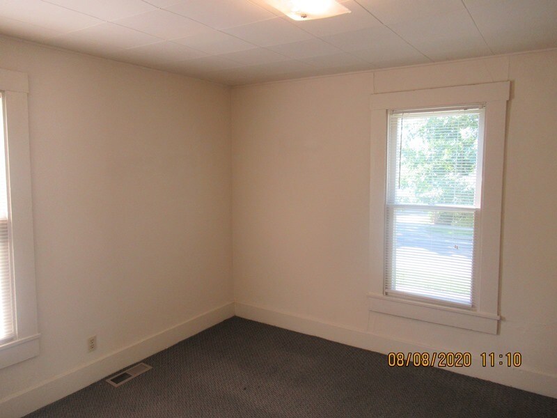 Building Photo - 419 E 12th St