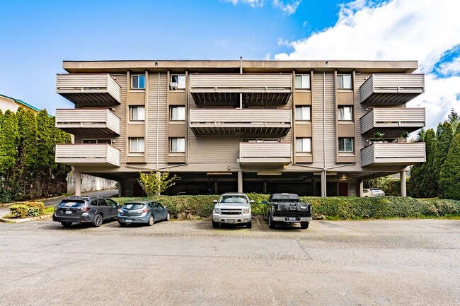 Building Photo - 425 Apartments