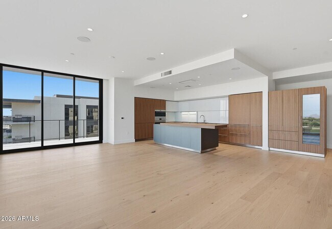 Building Photo - 4849 N Camelback Rdg Dr