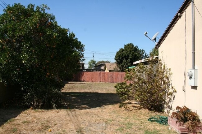 Building Photo - Lovely single story home in Buena Park
