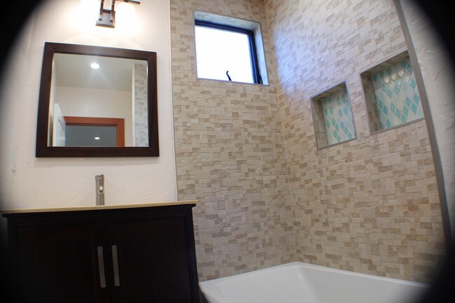 Building Photo - 3827 W Ave 42