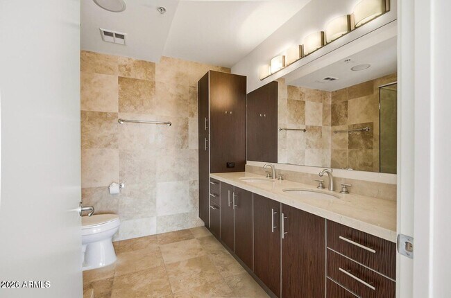 Building Photo - 7131 E Rancho Vista Dr