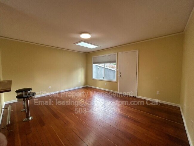 Building Photo - 4801 NE 50th Pl