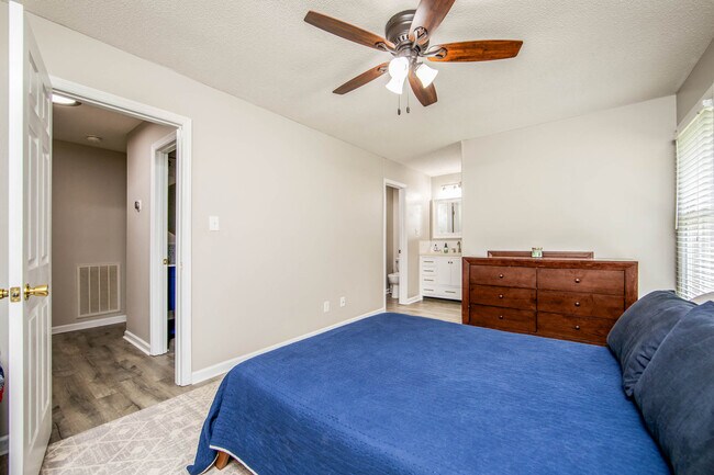 Building Photo - 2713 Leabrook Dr