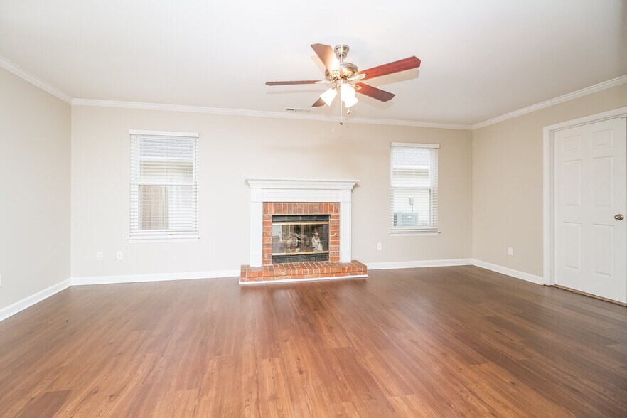 Building Photo - 104 Northlake Dr
