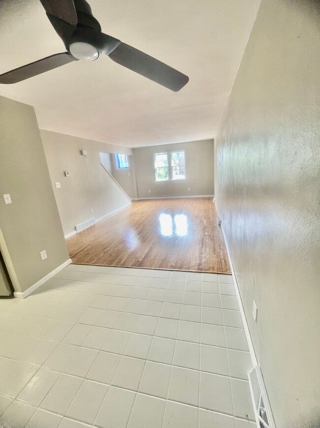 Building Photo - UPDATED 2 Bed 2 Bath-Pittsburgh Pa