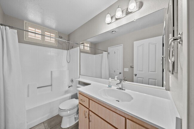Building Photo - 521 Arbor Dr