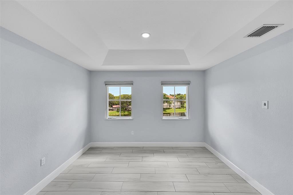 Building Photo - 150 Jacaranda Country Club Dr