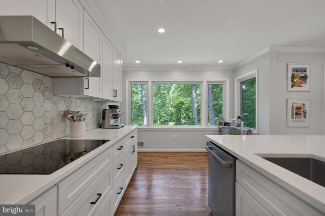 Building Photo - 1554 Forest Villa Ln