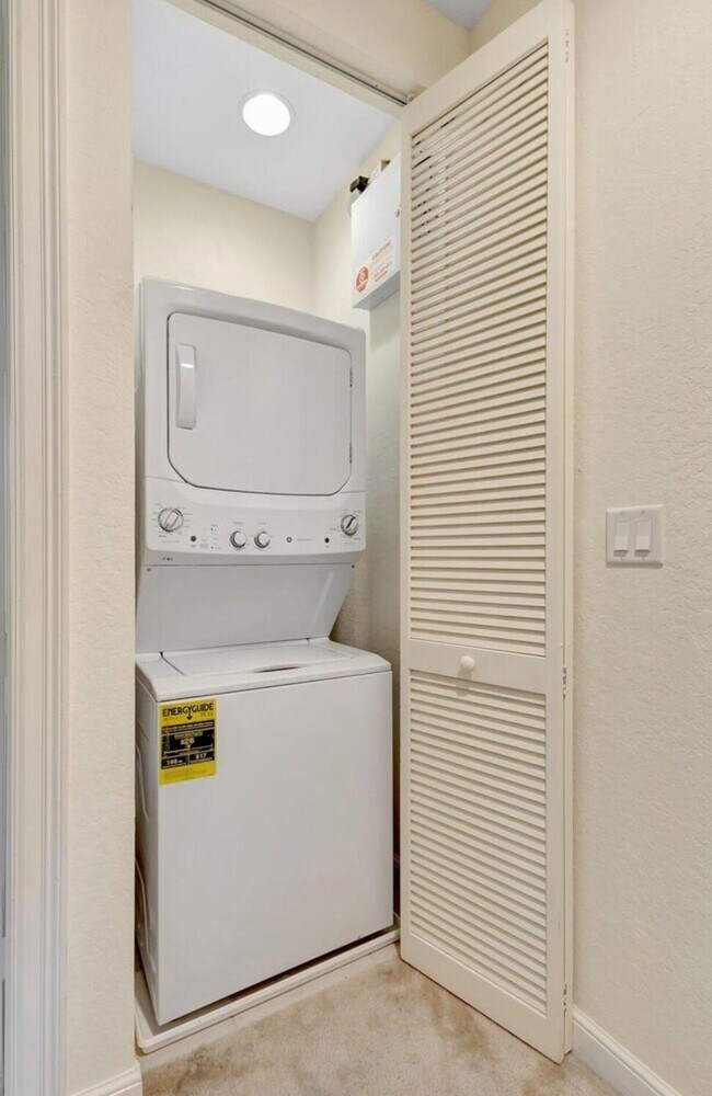 Building Photo - 770 Millbrae Ct