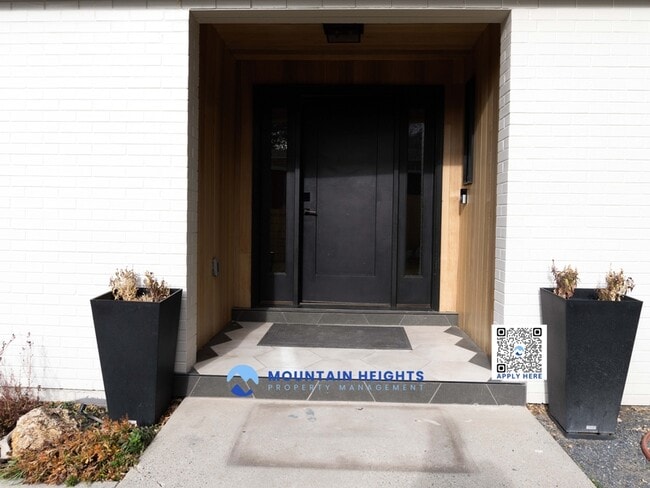 Building Photo - 8589 Kings Hill Dr