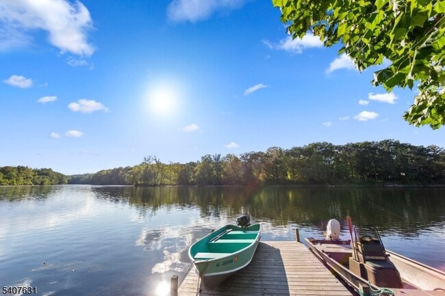 Building Photo - 190 US-46