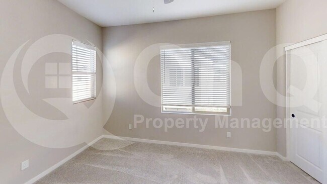 Building Photo - 746 E Doral Ave