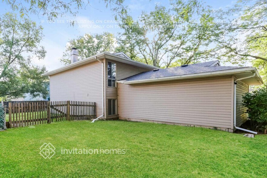 Building Photo - 953 Surrey Ct