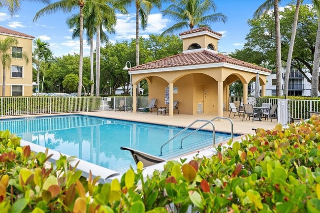 Building Photo - 609 E Sheridan St