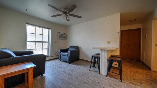 Interior Photo - 228