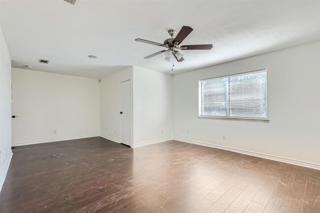 Building Photo - 1604 Wildflower Dr
