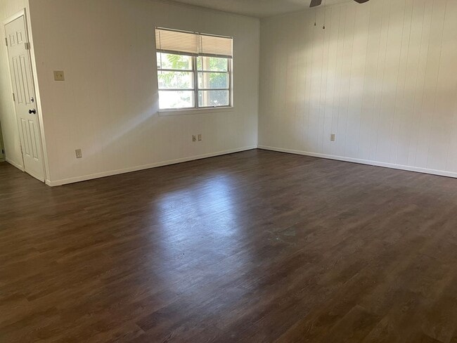 Building Photo - 3256 Highland Ave
