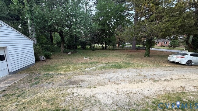 Building Photo - 335 Claremont St