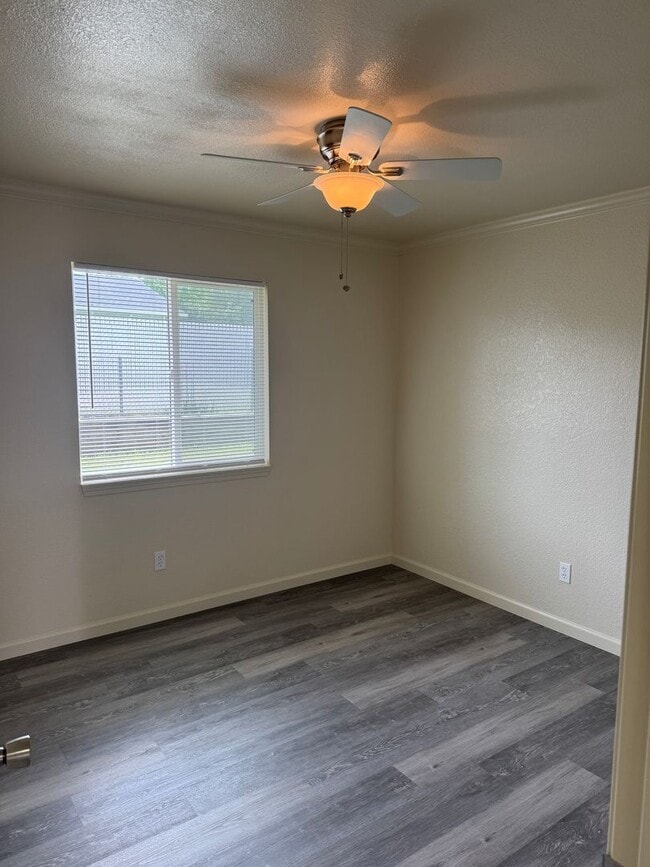 Building Photo - Single Level, Anderson Duplex near Shopping