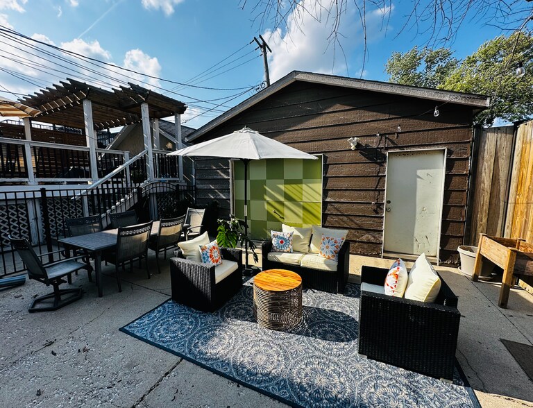 Patio - 1906 N Hermitage Ave