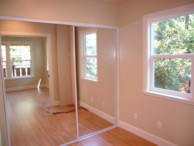 Building Photo - Private One + Bedroom Hilltop Home, Washer/Dryer & Storage