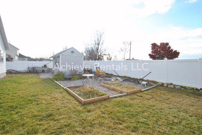 Building Photo - 2297 770 W