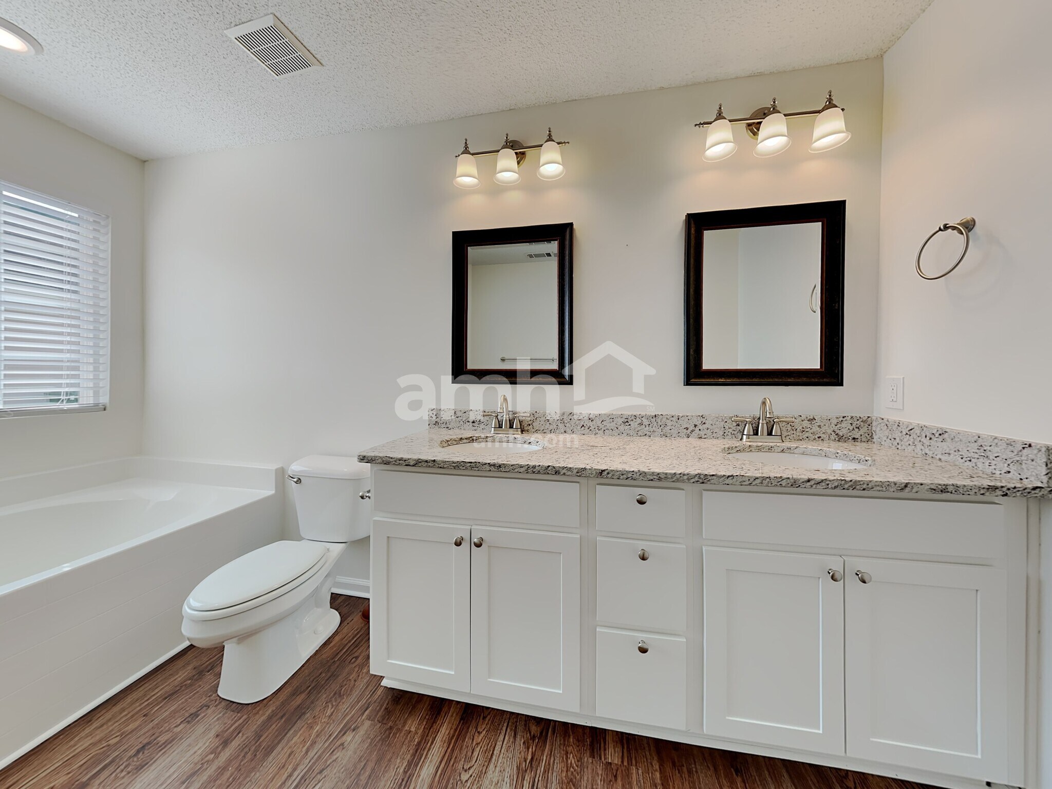 Building Photo - 159 Arbor Village Dr